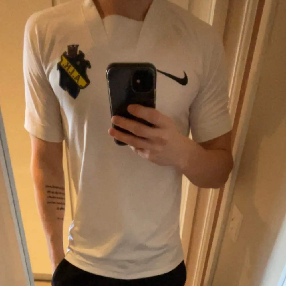 Aik T-shirt köpt från AIK shop . T-shirts.