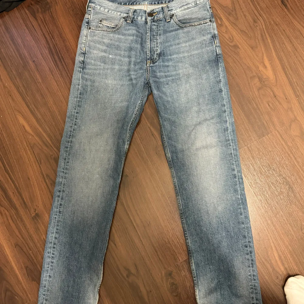 Carhartt marlowpant blue denim, used a couple times so close to new and no signs of weat  W29 L32. Jeans & Byxor.