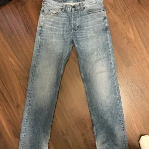 Carhartt marlowpant blue denim, used a couple times so close to new and no signs of weat  W29 L32