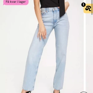 Low Straight Jeans från Gina Tricot - Säljer dessa supersnygga jeans från Gina Tricot. Dom är väldigt eftertraktade och säljs inte på deras hemsida eller i butik🩷