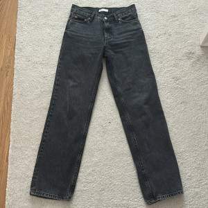 Jeans i modellen Low Straight