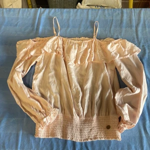 Off shulder tröja  - Off shulder tröja rosa i storlek 146/152 Från Kappahl i viskos 