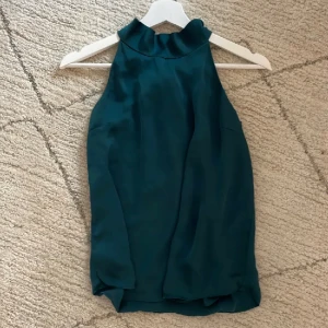 Topp - Fin topp som är perfekt till fin tillfällen!❤️skriv för fler bilder!