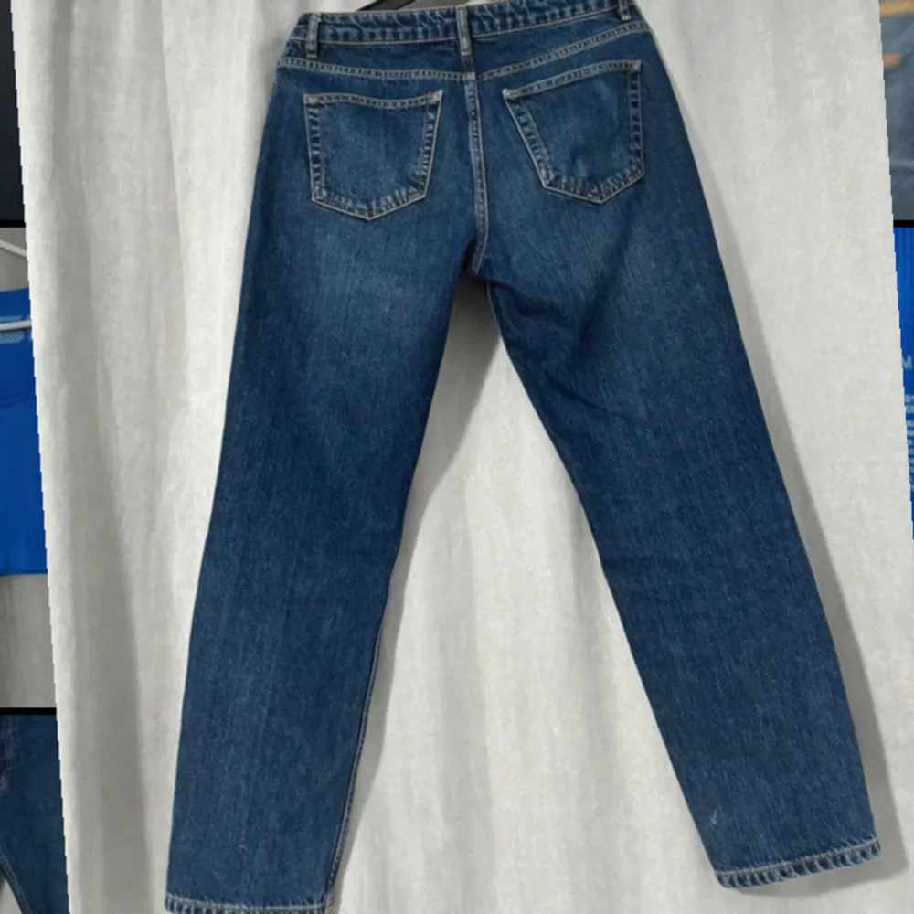 Jag säljer dessa snygga jeansen från veromoda som är använda några gånger men som är i väldigt bra skick. . Jeans & Byxor.