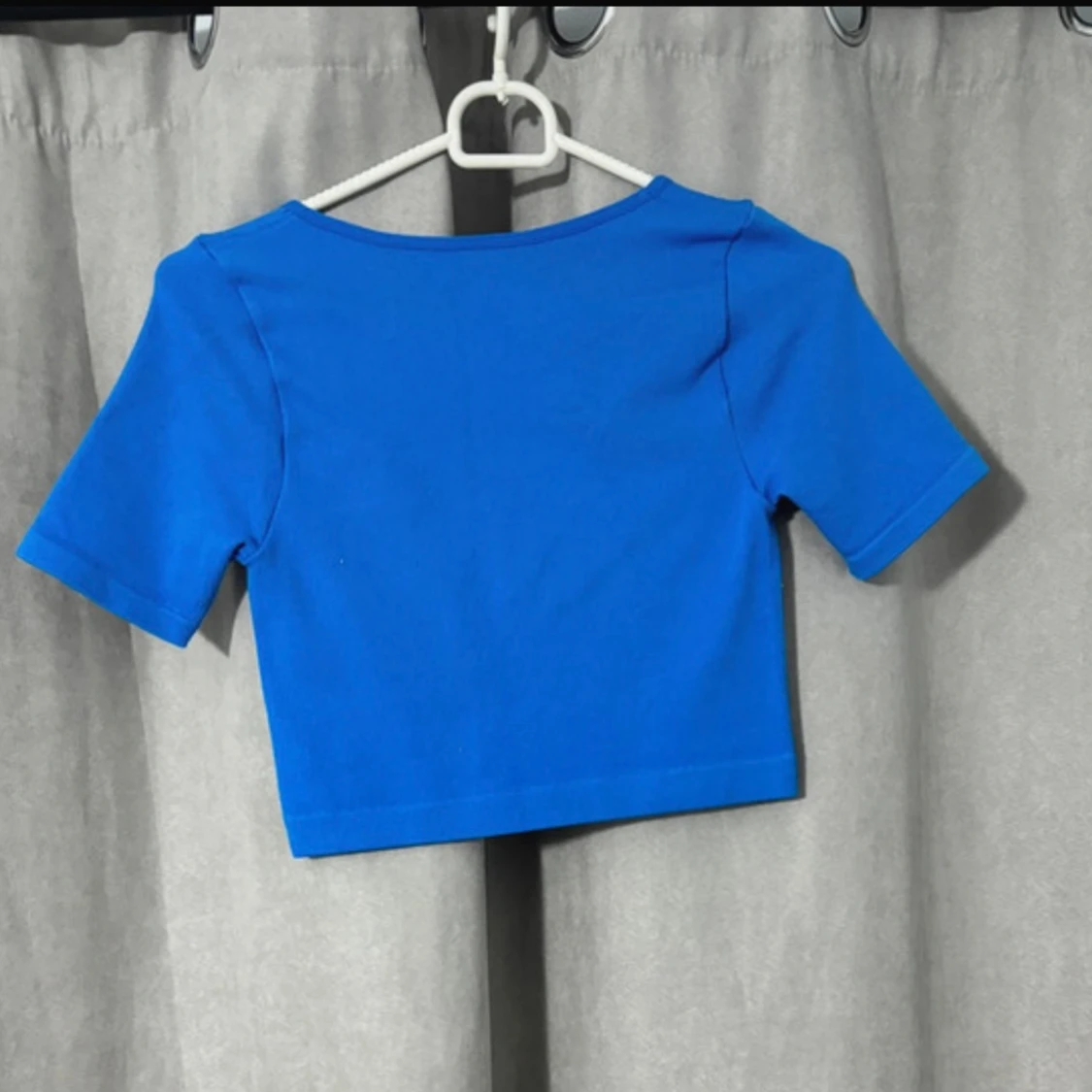 Väldigt fin blå topp i perfekt skick. - 90