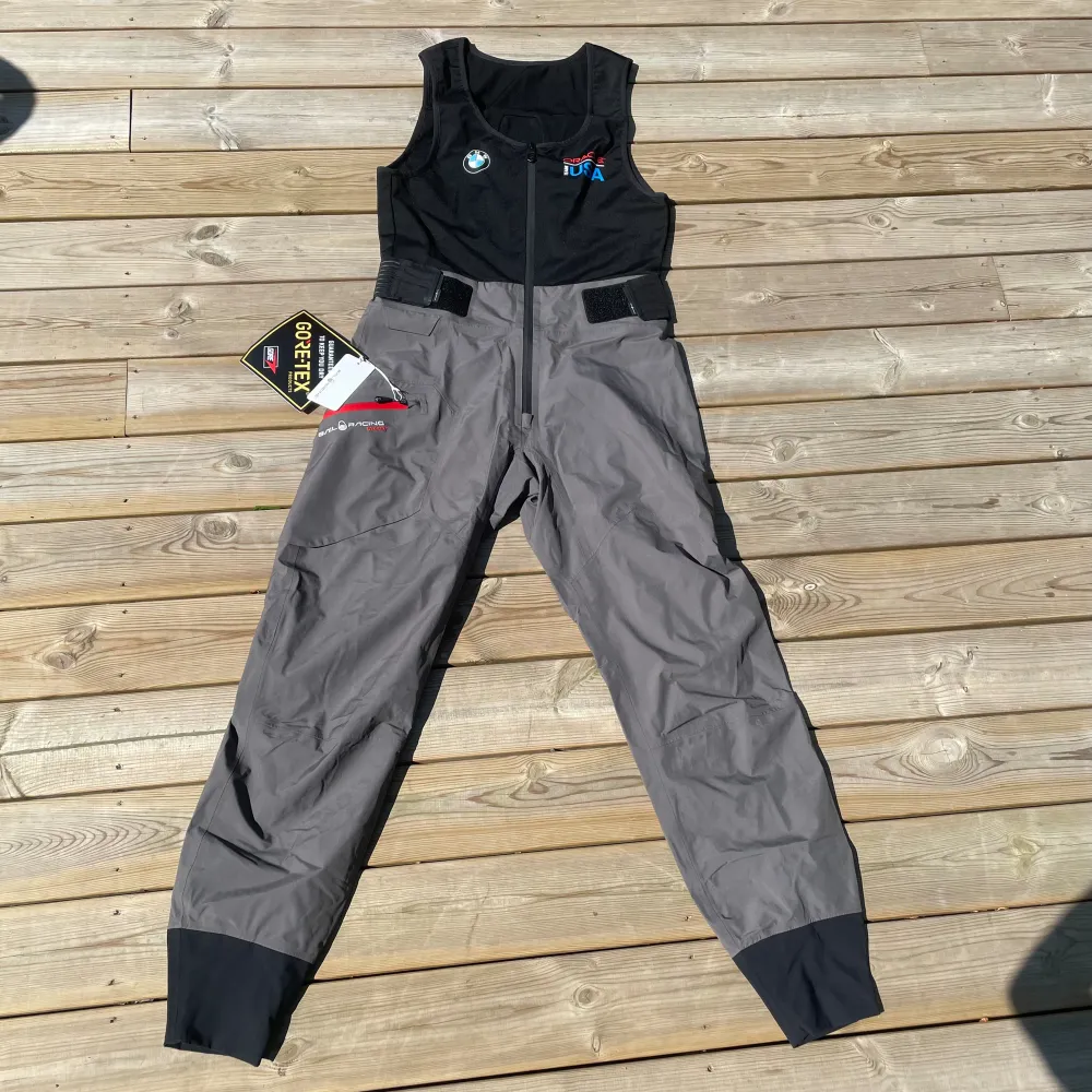 Sail Racing oracle team Gore-tex byxor i Storlek L. Passar stl S.  Helt nya oanvända med tags kvar.  Skriv om du är intresserad:). Jeans & Byxor.