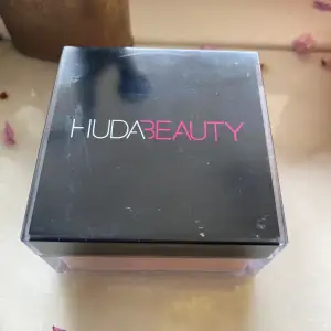 Huda Beauty Loose Powder Blondie 