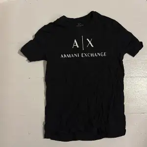 En armani exchange t-shirt i svart
