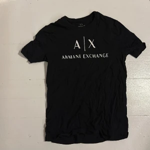 Armani Exchange t-shirt - En armani exchange t-shirt i svart