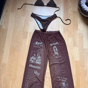 Bikini med tunna byxor  - Hej säljer mitt fina bikinisätt för dem är försmå nu, använda 2 gånger 