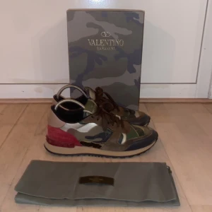 Valentino Rockrunners - Stl 38. Bra skick👍fråga om du vill ha mer bilder. Pris kan diskuteras