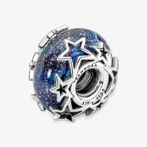 Pandora berlock  - ” Galaxy Blue & star Murano berlock” helt oanvänd då jag inte har ett berlockarmband. Box som den kommer man kan finns om man är intresserad❤️