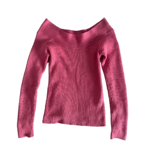 Stickad offshoulder - Nopprig. Kontakta vid intresse <3