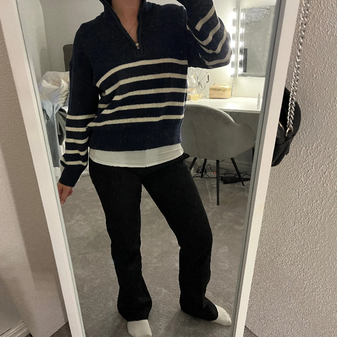 BLÅ TRÖJA MED DRAGKEDJA 