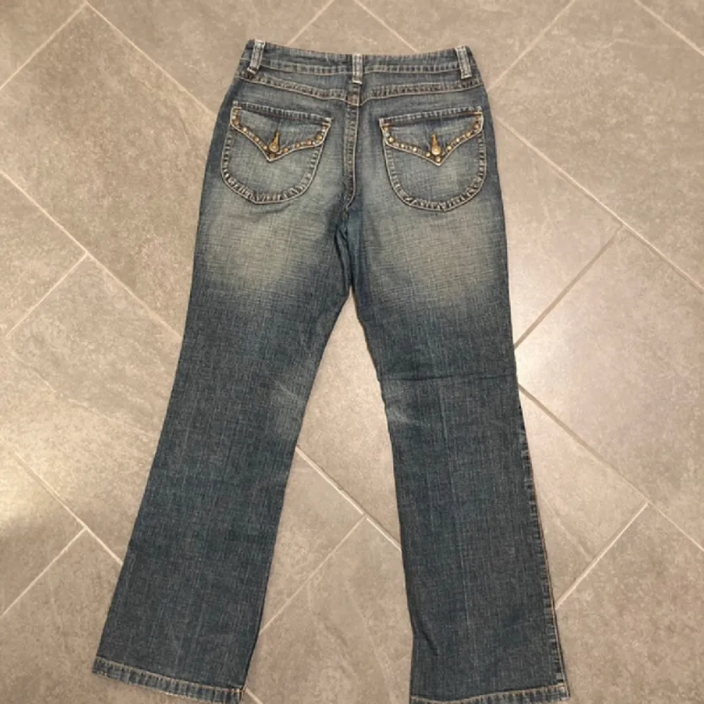Snygga jeans som ej kommer till så mycket användning . Jeans & Byxor.