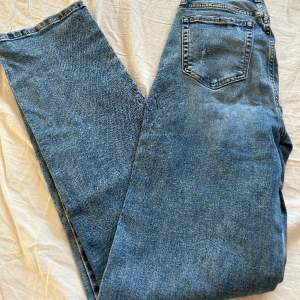 Jätte snygga jeans från fashionnova. Skriv för fler bilder, priset är förhandlingsbart 