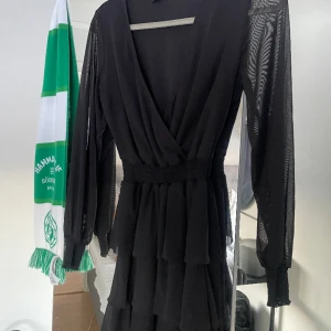 Klänning - Jätte fin klänning med fin tyllkjol🫶🏼