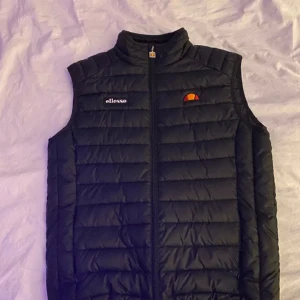 Ellesse väst - Nyskick, inga hål eller andra skador