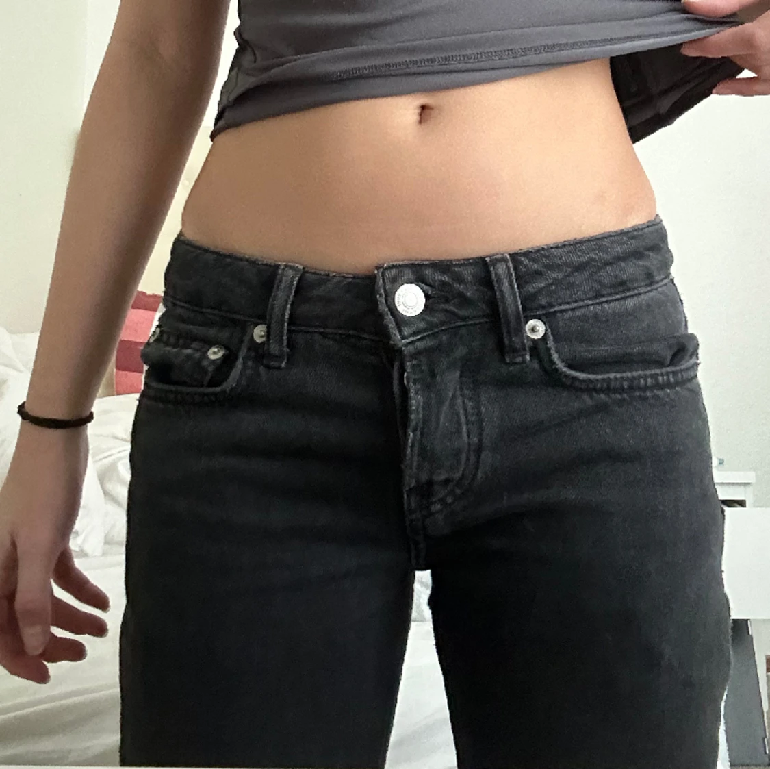 svarta lågmidjade jeans - 90