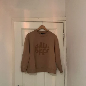 Tjocktröja - Baum Und Pferdgarten - Superfin och skön tjocktröja från Baum Und Pferdgarten. Helt oanvänd och säljes pga köpt i fel storlek. Säljes för: 350 Nypris: 999kr