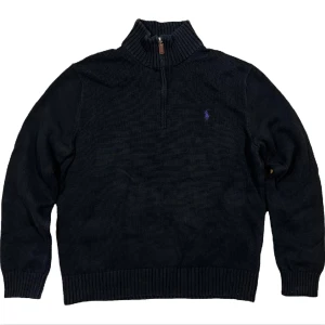 Ralph Lauren Half-Zip Tröja - Svart halfzip tröja från Ralph Lauren, storlek M. Ställ gärna frågor!