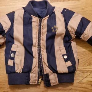 Jacka mino rodini - Har använt den för ett barn Djur och rökfritt hem 