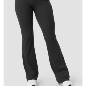 Tights ICIW - Säljer dessa helt nya thights flare från ICIW som jag fick i julklapp🙈 Helt oanvända! Orginalpris 799, säljer av dem för 449💕