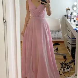 Rosa festklänning, använd några timmar