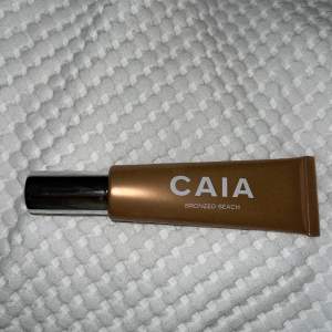 Säljer min Caia Liquid Highlighter i färgen bronzed beach, endast testad på handen.🧡 nypris 295