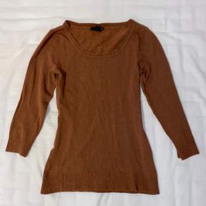 Brun tröja från hm säljs då den inte används. I bra skick. Skriv vid frågor eller för fler bilder ❤️
