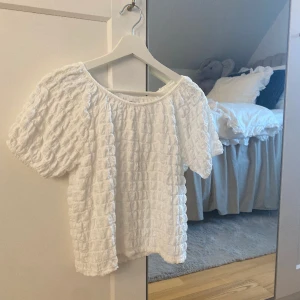 Topp - Superfin topp ifrån zara som tyvärr är förliten för mig, storlek 152≈xxs/xs🤍använd fåtal gånger så i jättefint skick