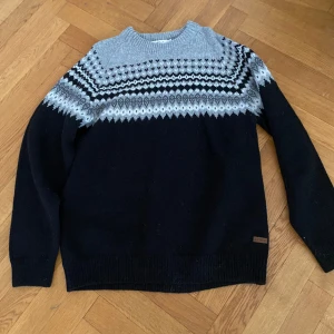 Ulltröja Sätila - Varm ulltröja. Använd någon enstaka gång. Storlek xl. 