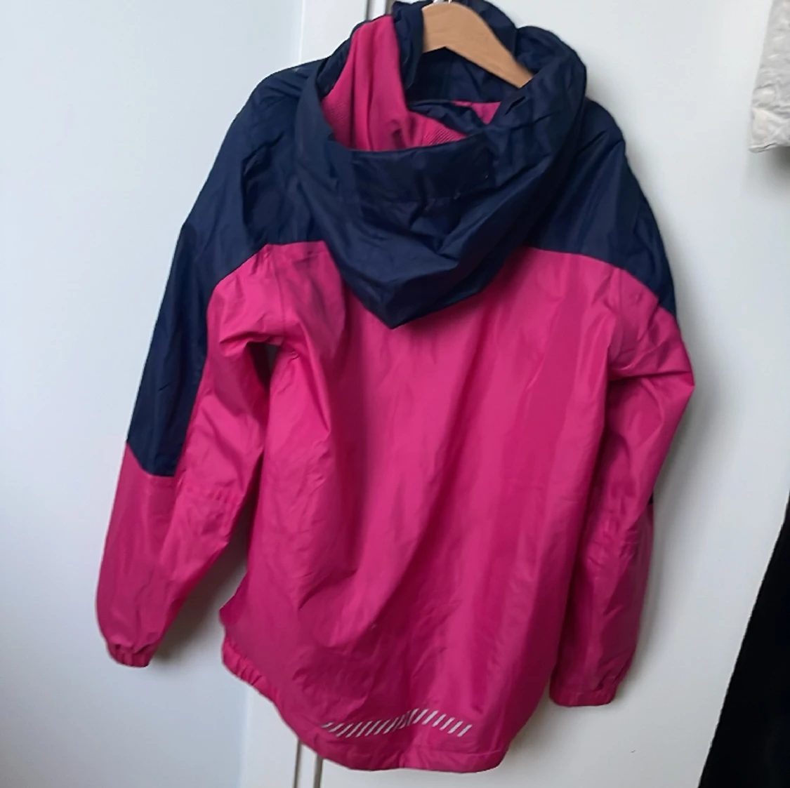 Rosa och mörk blå jacka  - 90