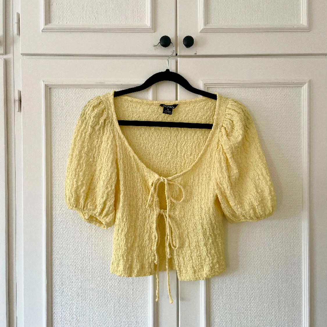 Topp med puffärmar och knyt 