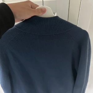 Boss cardigan  - Storlek m i fint skick. Använd 3 ggr, köpt på hede outlet. Tyvärr inte kvitto men priset är diskuterbart:)