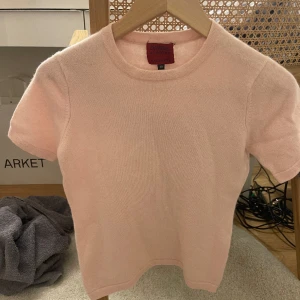 Davida Kashmir tröja  - T-shirt från Davida i Kashmir. Fint skick, storlek 38 men skulle säga att den passar 34/36 bättre! 