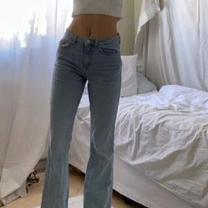 Snygga jeans från weekday💕  Första bilden är lånad men de är likadana jeans 