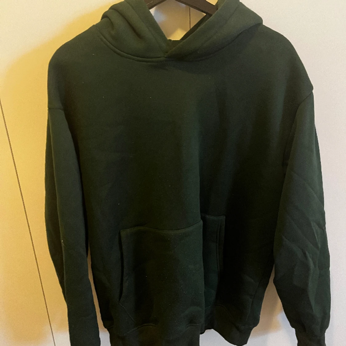 Militärgrön hoodie