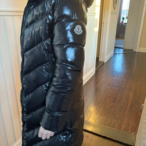 Monclear jacka - Monclear jacka parkas. Inte äkta men bästa tänkbara kopian. Säljes pga av för liten. 😀