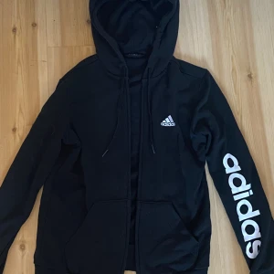 Adidas zip up - Jättefin adidas träningströja , skriv för fler bilder 💗