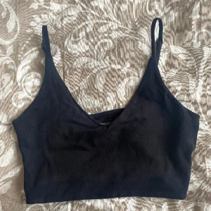 Svart topp  - Basic svart topp