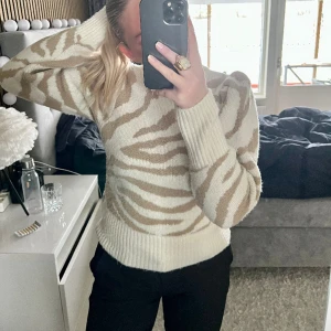 Stickad tröja - I fint skick💗