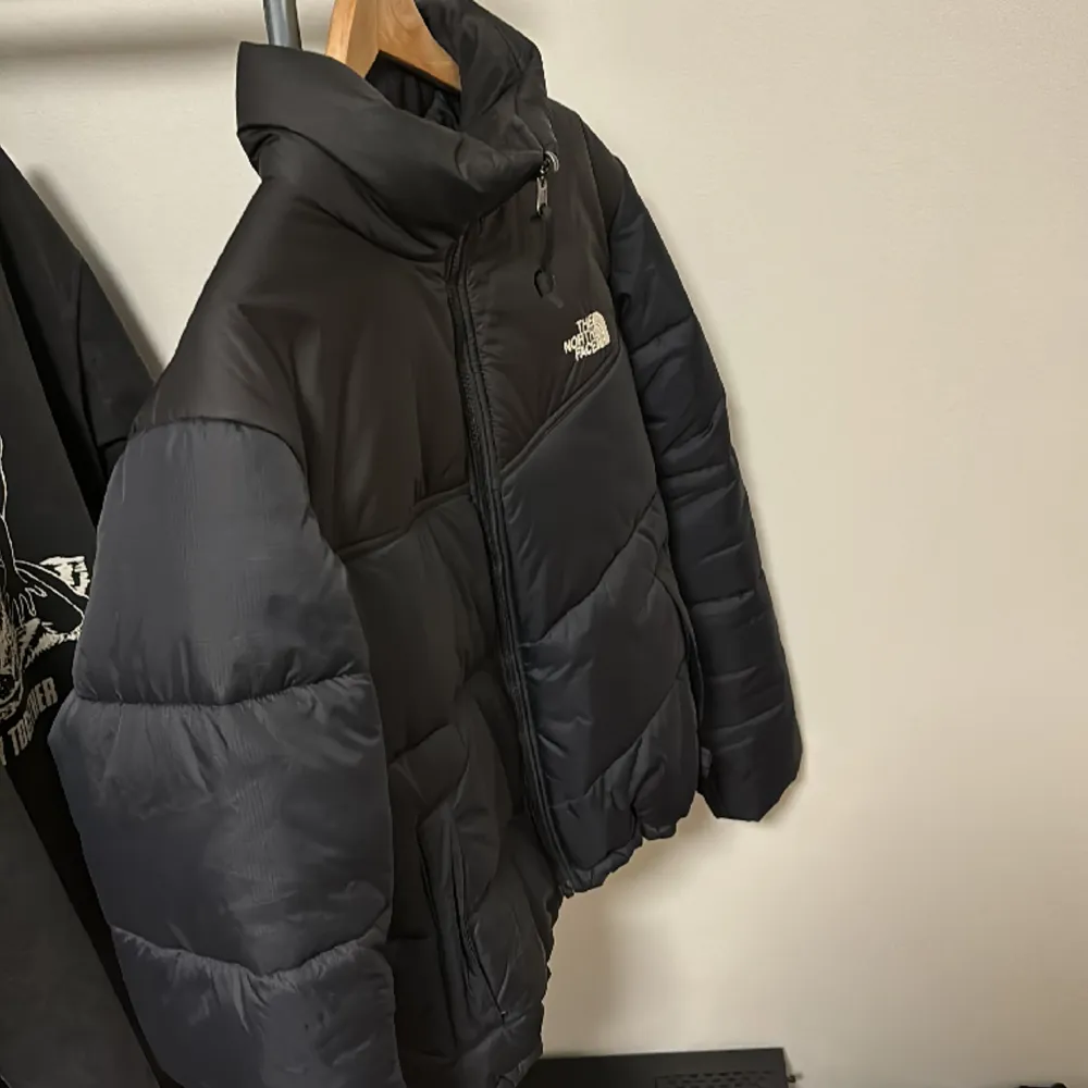 Puffer jacket, The North Face. Storlek M. Använd men i nytt skick - inga flaws!. Jackor.