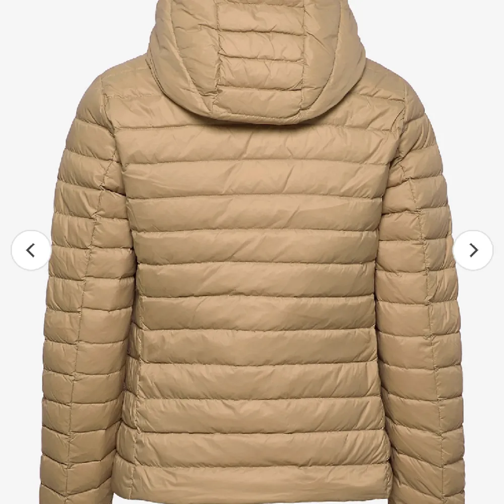 Helt ny jacka från Tommy Hilfiger i storlek xs. Inte använd då jag fick en annan samtidigt och nu är denna för liten. Nypris 2300 mitt pris 1400.. Jackor.