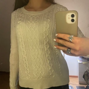 Vit långärmad  - En fin tröja i nyskick💞