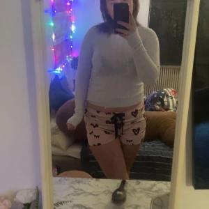 Stickad tröja  - Säljer denna för att den inte kommer till användning den är jätte fin men använder ej den 