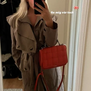 Väska - Steve Madden väska i använt men bra skick!  Går dessvärre inte att stänga väskan. Tror inte den längre finns att köpa! 