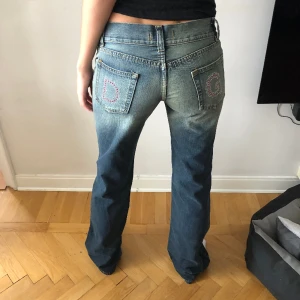 Vintage Dolce & Gabbana jeans  - Skit snygga, har massa bilder tyvärr för små så de går inte att stänga på mig😊 fråga på om bilder! Budgivningen ifall fler är intresserade annars först till kvarn😊