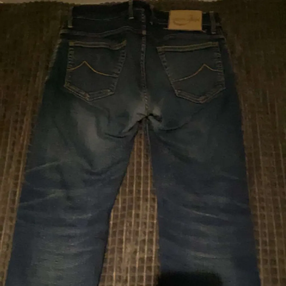 Hej Säljer Jacob cohen jeans nypris är 5000 i helt nytt skick, skriv för mer bilder . Jeans & Byxor.