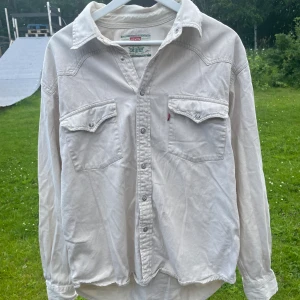 Levis jeans skjorta  - Super fet Levis jeans skjorta i fint skick  